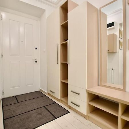 בודפשט Standard Apartment By Hi5- Podmaniczky Street מראה חיצוני תמונה