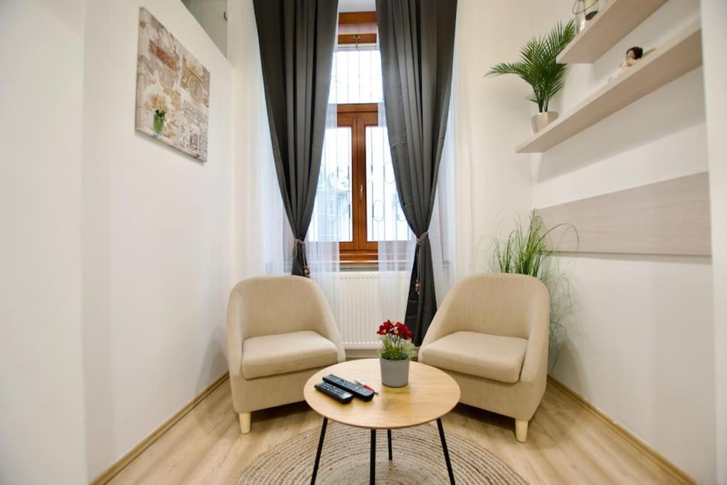 בודפשט Standard Apartment By Hi5- Podmaniczky Street מראה חיצוני תמונה