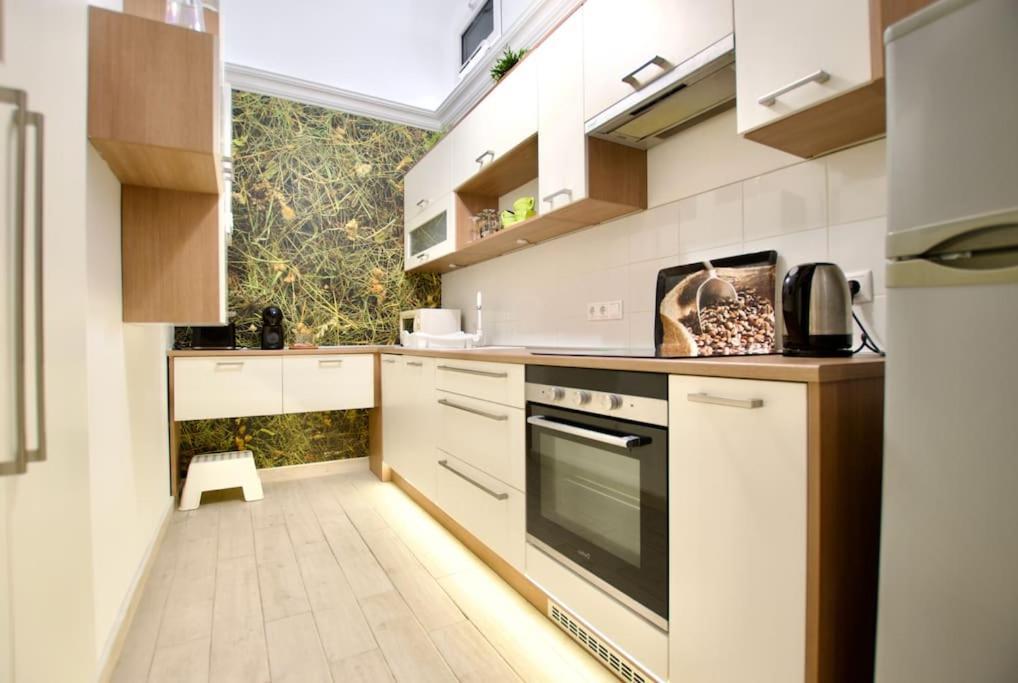 בודפשט Standard Apartment By Hi5- Podmaniczky Street מראה חיצוני תמונה