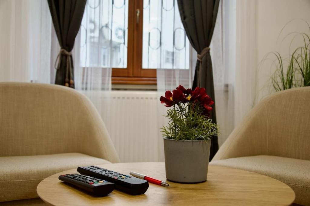 בודפשט Standard Apartment By Hi5- Podmaniczky Street מראה חיצוני תמונה